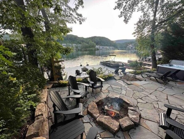 Terrace/patio - Warluskee Luxury Lakefront Cottage w/ Hot Tub

 (Waleska)