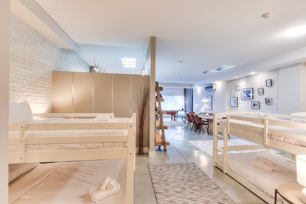 Desk, iron/ironing board, WiFi, bed sheets