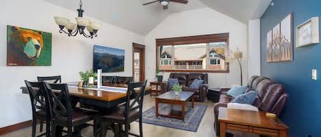 Smart TV, fireplace