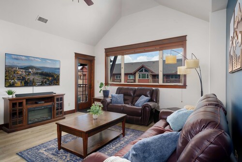 Stylish, fully equipped 2-bed / 2-bath condo in Riverstone Village