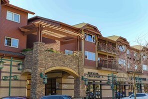 Exterior - Stylish, fully equipped 2-bed / 2-bath condo in Riverstone Village (Coeur d'Alene)
