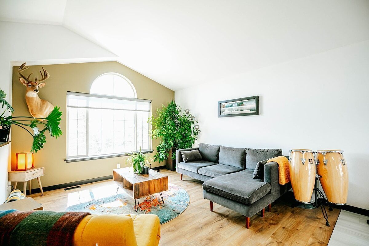 3 bed / 2 bath residence nestled in a conveniently located family-friendly neighborhood.