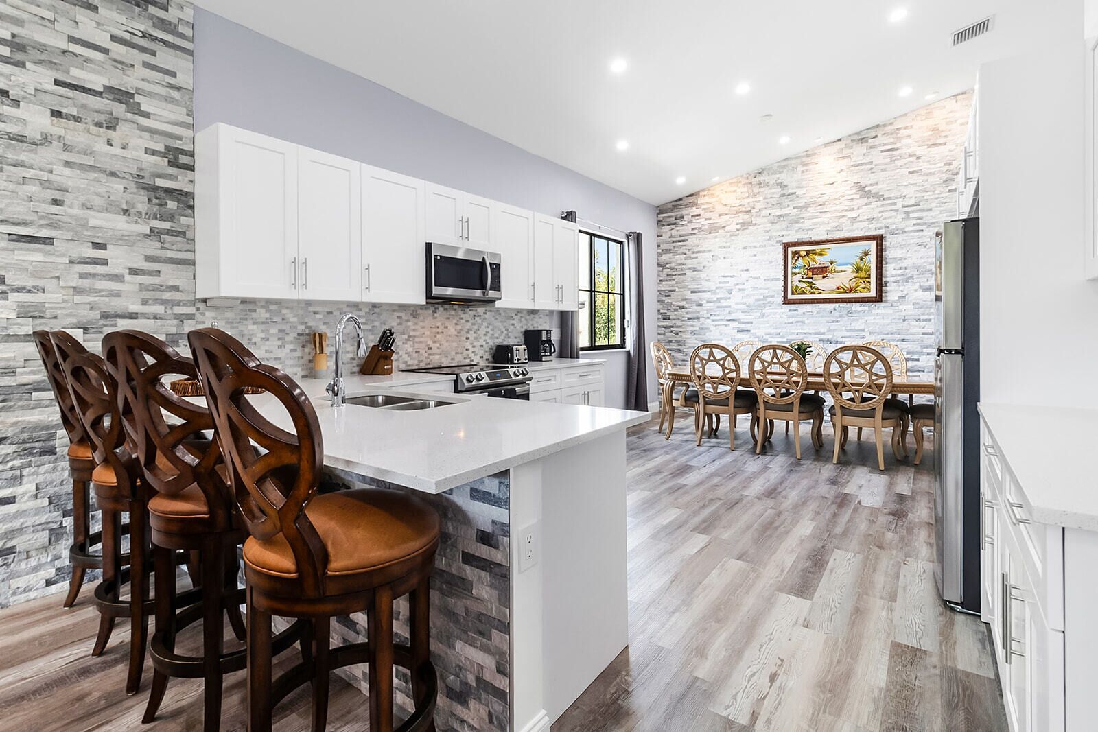 Refrigerador, microondas, horno, placa de cocina