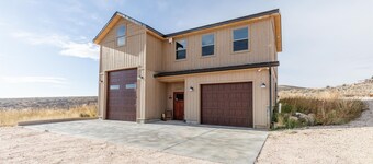 Butch’s HideOut - A Cozy Retreat For Two