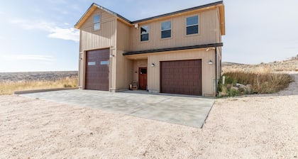 Butch’s HideOut - A Cozy Retreat For Two