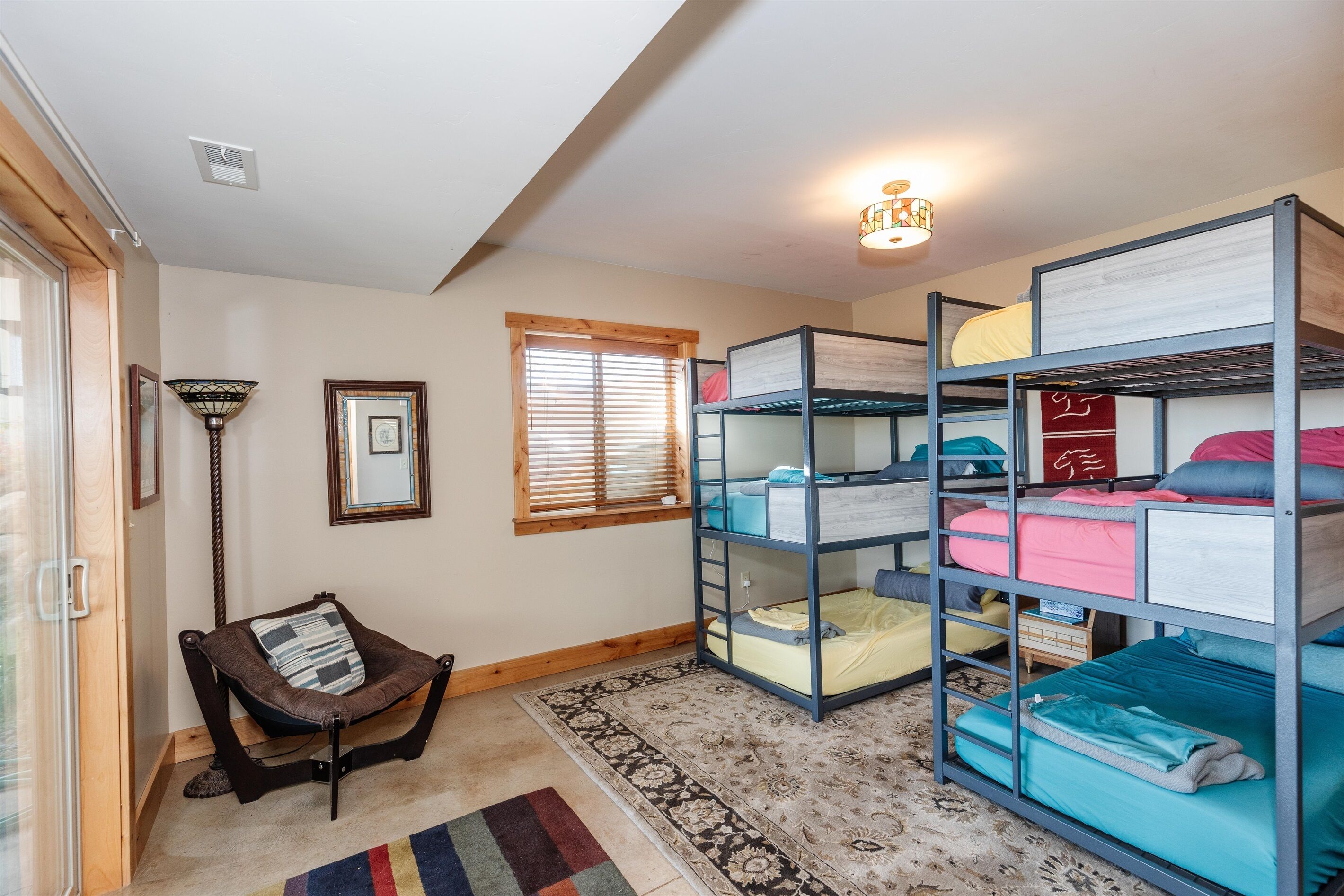 5 bedrooms, desk, iron/ironing board, travel cot