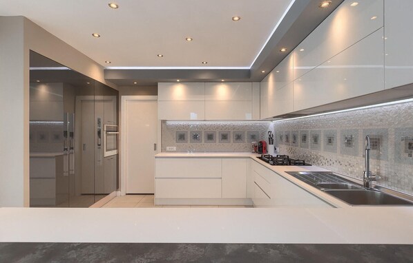 Fridge, microwave, dishwasher, coffee/tea maker