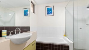 Shower - Beach House at Lonnie (Point Lonsdale)