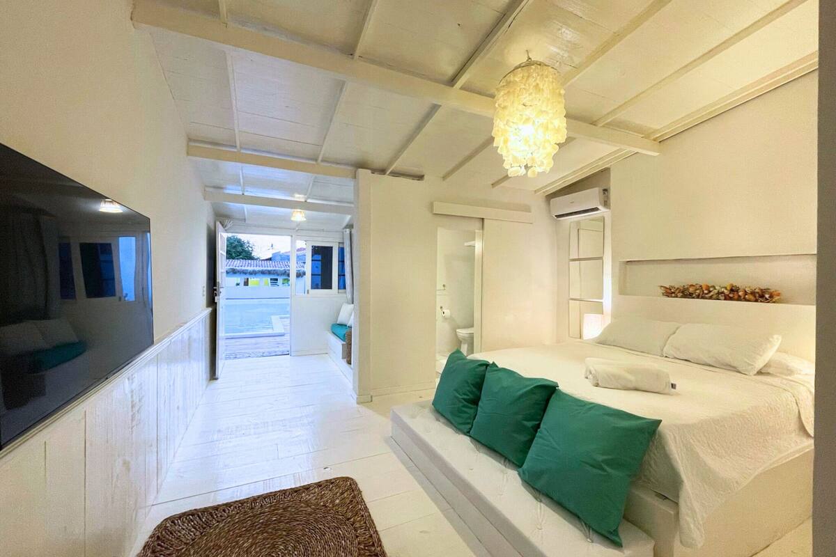 Exclusive-Doppelzimmer, 1 Queen-Bett | 1 Schlafzimmer, schallisolierte Zimmer, kostenloses WLAN, Bettwäsche