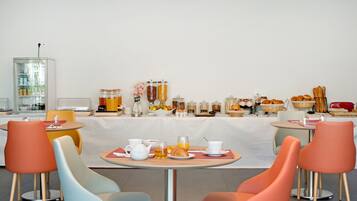 Frokostbuffé hver dag (EUR 18 per person)