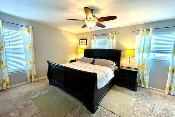 3 bedrooms, desk, iron/ironing board, free WiFi