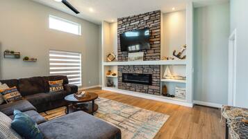 TV, fireplace