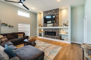 TV, fireplace - Views of Lewis & Clark Lake - Modern Apt w/ Deck (Crofton)