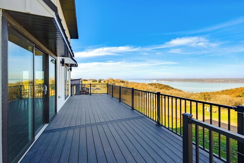 Views of Lewis & Clark Lake - Modern Apt w/ Deck