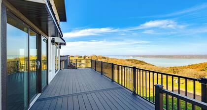 Views of Lewis & Clark Lake - Modern Apt w/ Deck