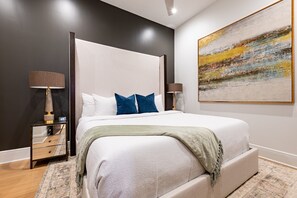 4 soverom, strykejern/-brett, wi-fi (inkludert) og sengetøy