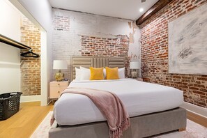 4 soverom, strykejern/-brett, wi-fi (inkludert) og sengetøy