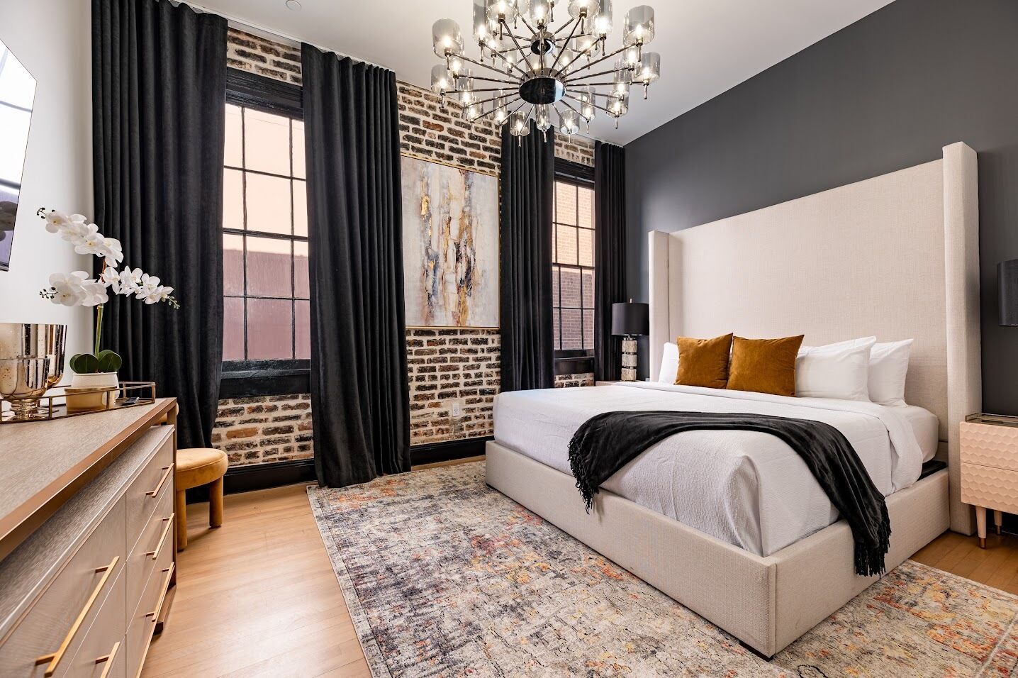 5 soverom, strykejern/-brett, wi-fi (inkludert) og sengetøy