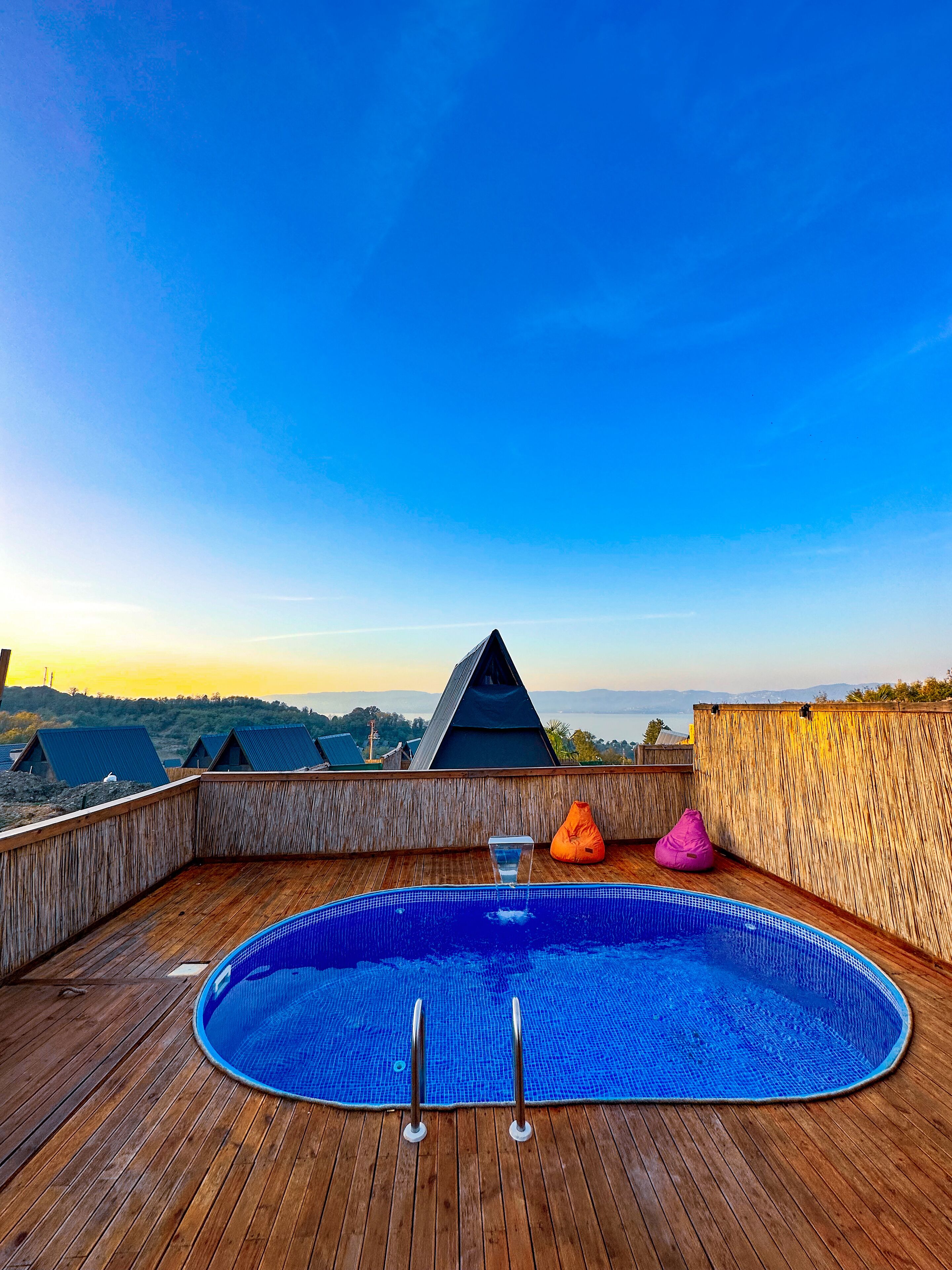 4 outdoor pools