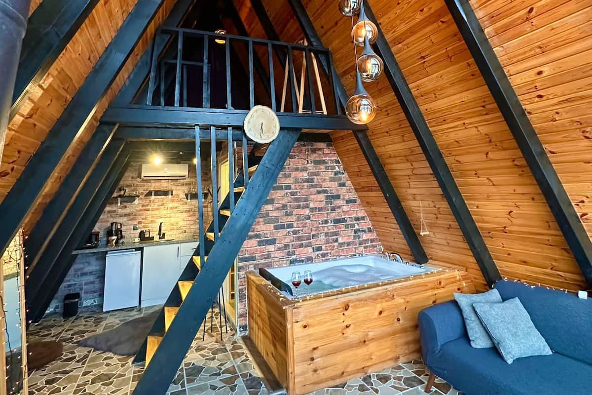 Suíte superior | 1 quarto, escrivaninha, quartos à prova de som, Wi-Fi de cortesia