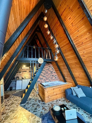 Superior Suite | 1 bedroom, desk, soundproofing, free WiFi