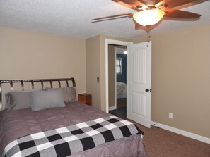 3 bedrooms, iron/ironing board, free WiFi, bed sheets