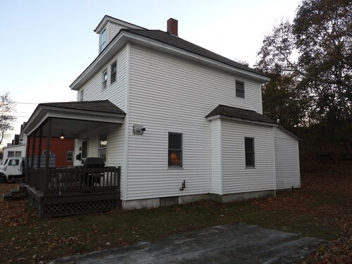 Close to trails! Cozy home base for your snowmobile adventures. 