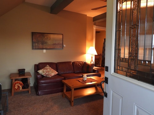 Close to trails! Cozy home base for your snowmobile adventures. 