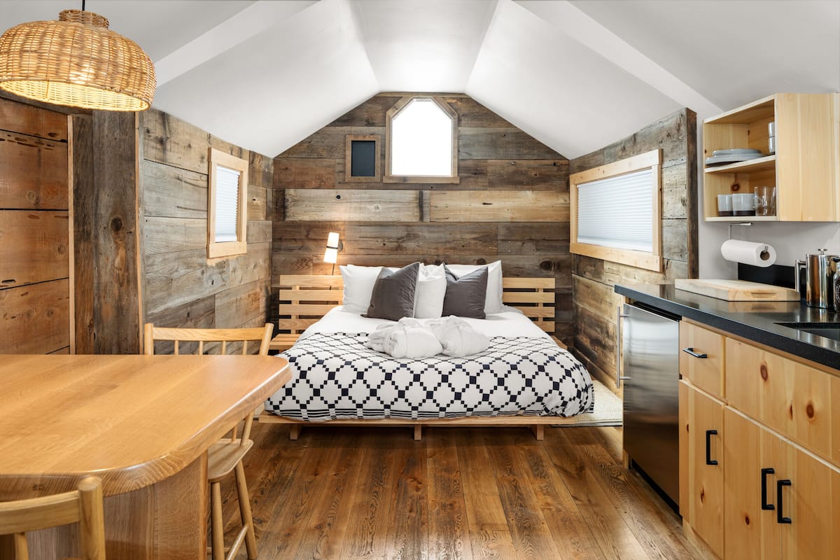 Cabin, 1 Queen Bed, Kitchen | Frette Italian sheets, premium bedding, down comforters