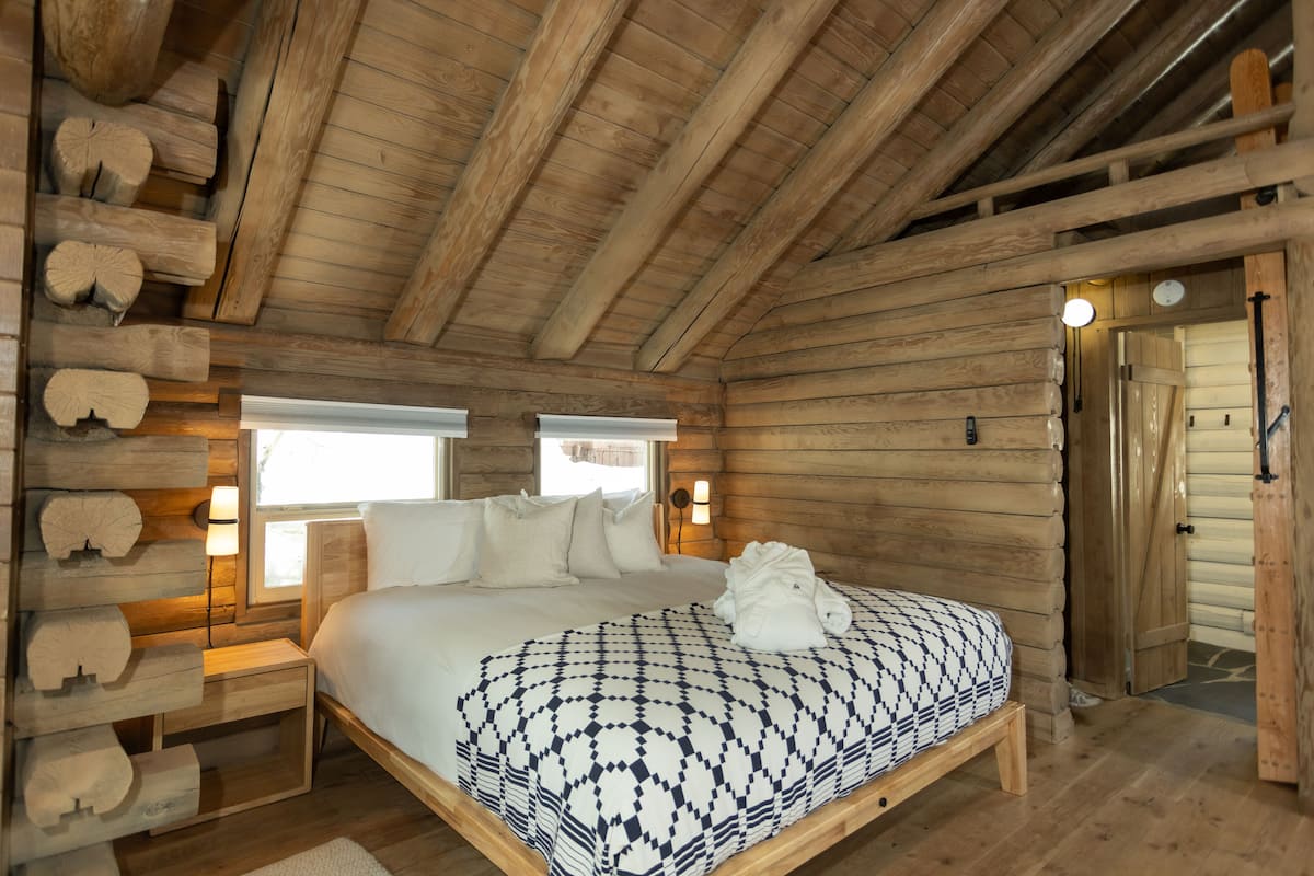 Standard Cabin | Frette Italian sheets, premium bedding, down comforters