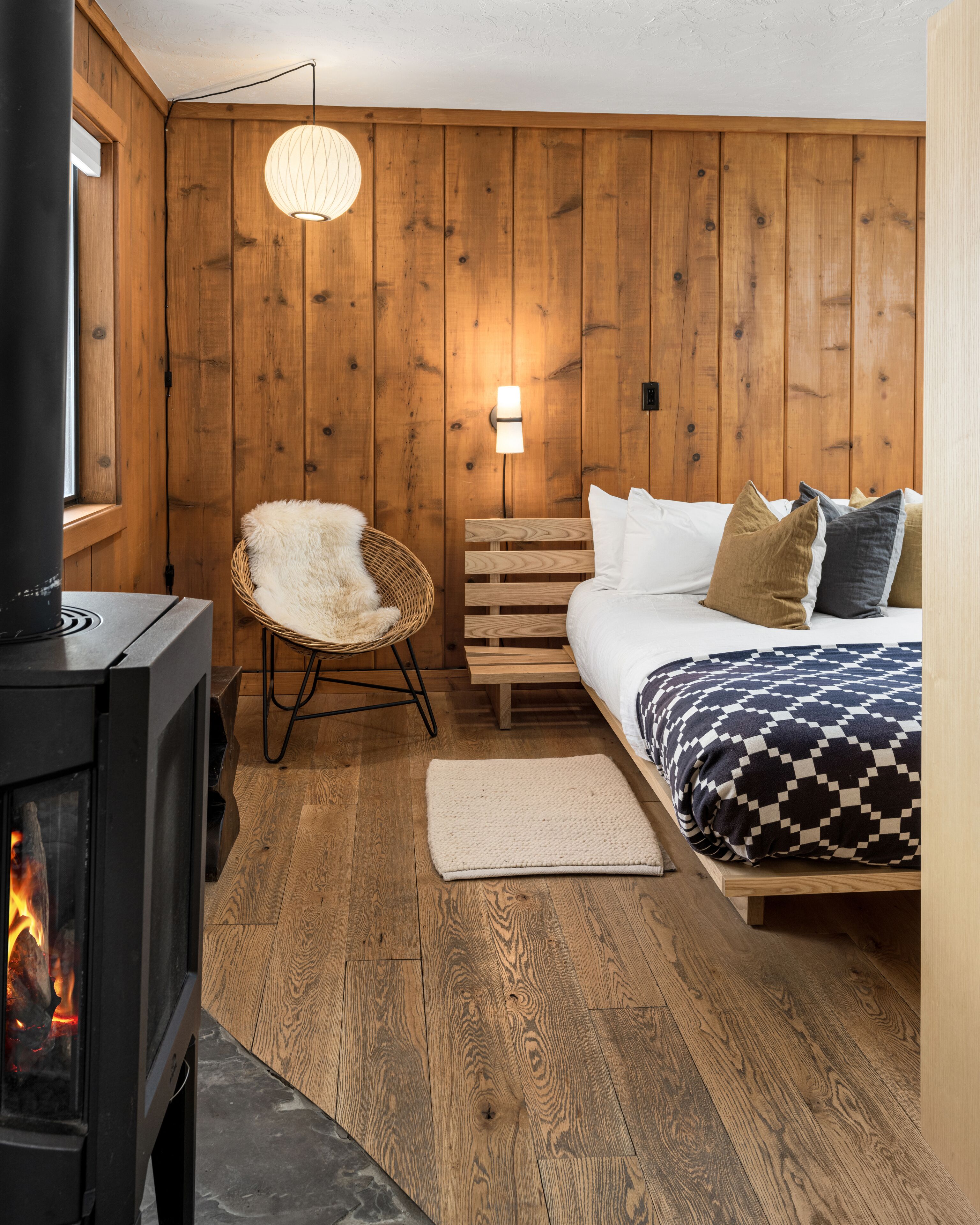 Basic Cabin, 1 King Bed, Pets Allowed, Hill View | Frette Italian sheets, premium bedding, down comforters