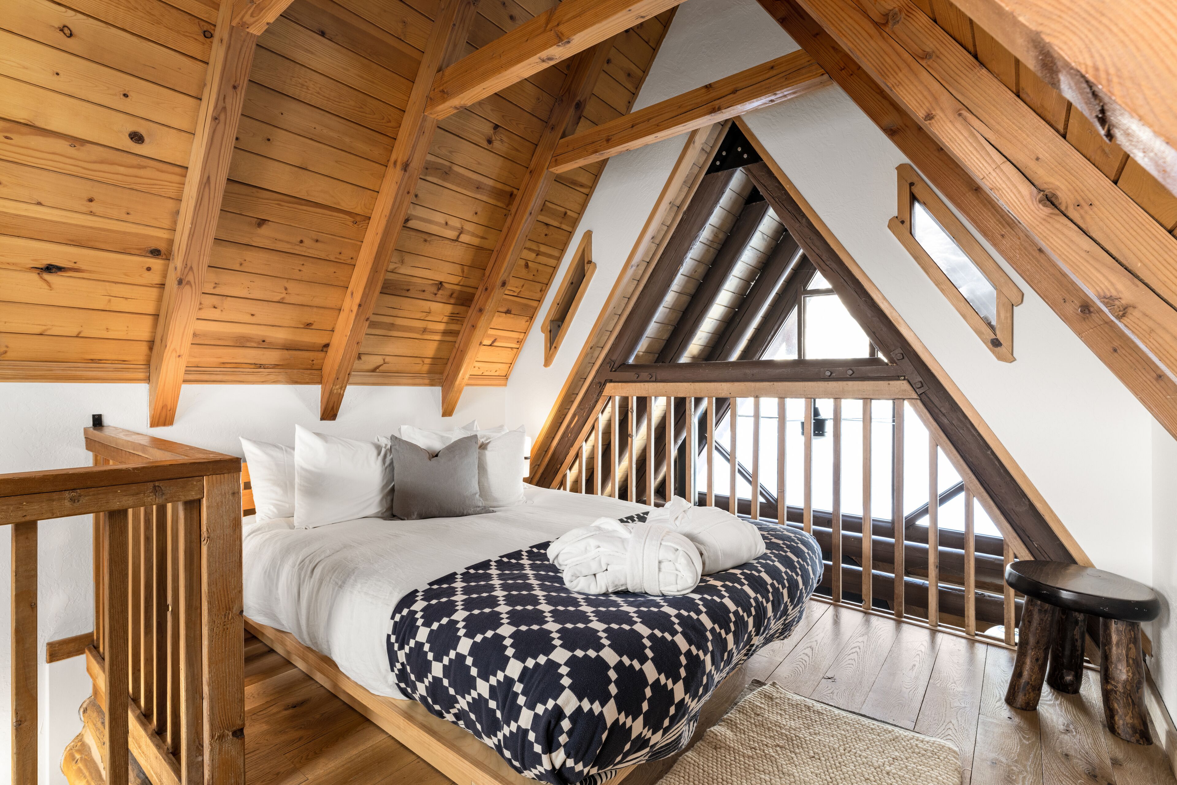 Basic Cabin, 1 Queen Bed, Balcony, Mountain View | Frette Italian sheets, premium bedding, down comforters