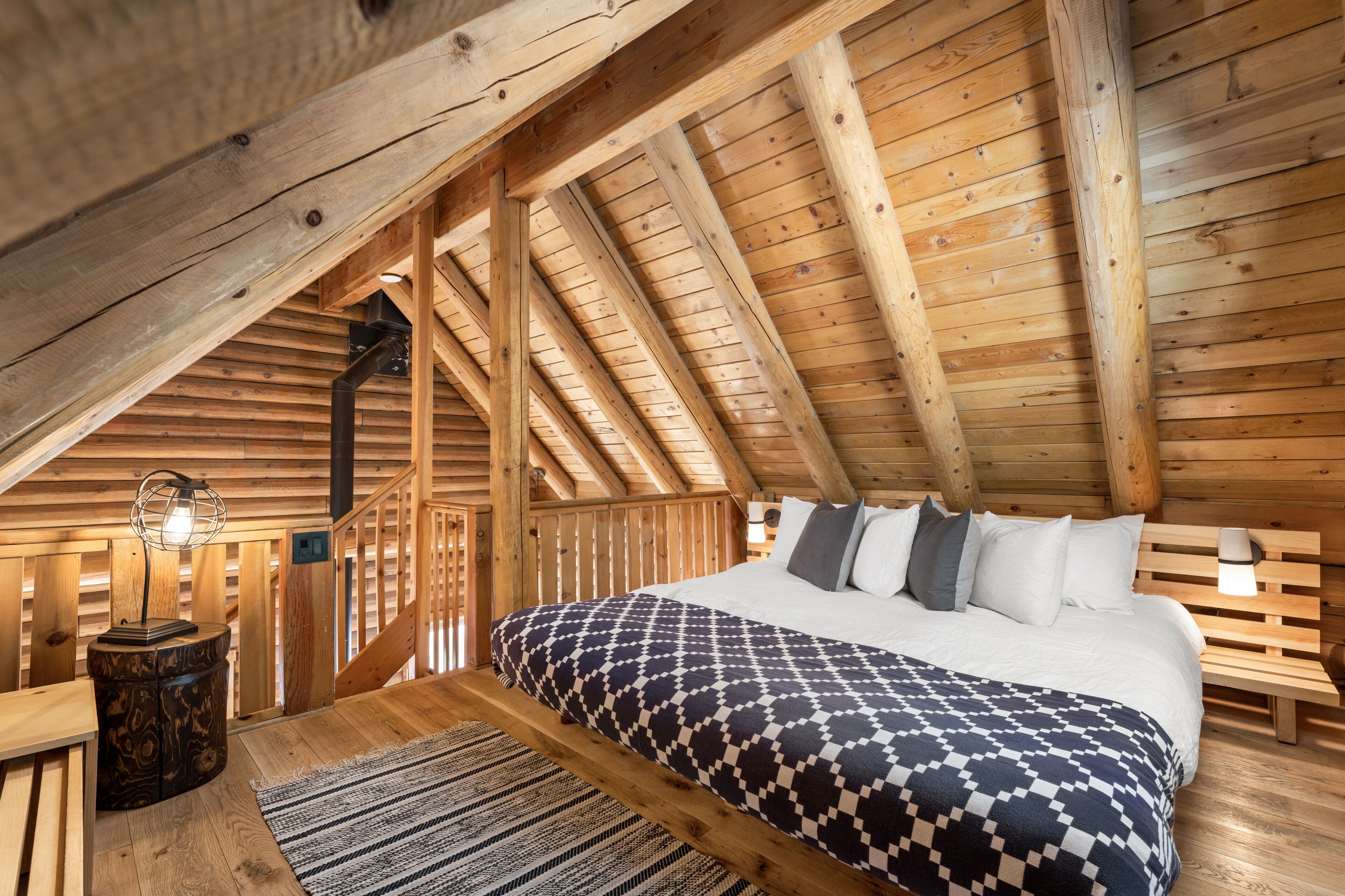 Cabin, 2 Bedrooms, Mountain View, Mountainside | Frette Italian sheets, premium bedding, down comforters