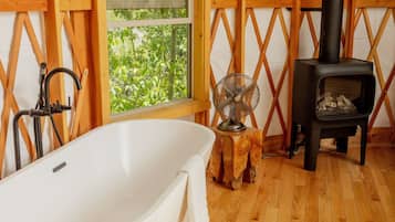 Tienda de campaña de lujo, chimenea, vista al río | 1 habitación, sábanas italianas Frette y ropa de cama de alta calidad