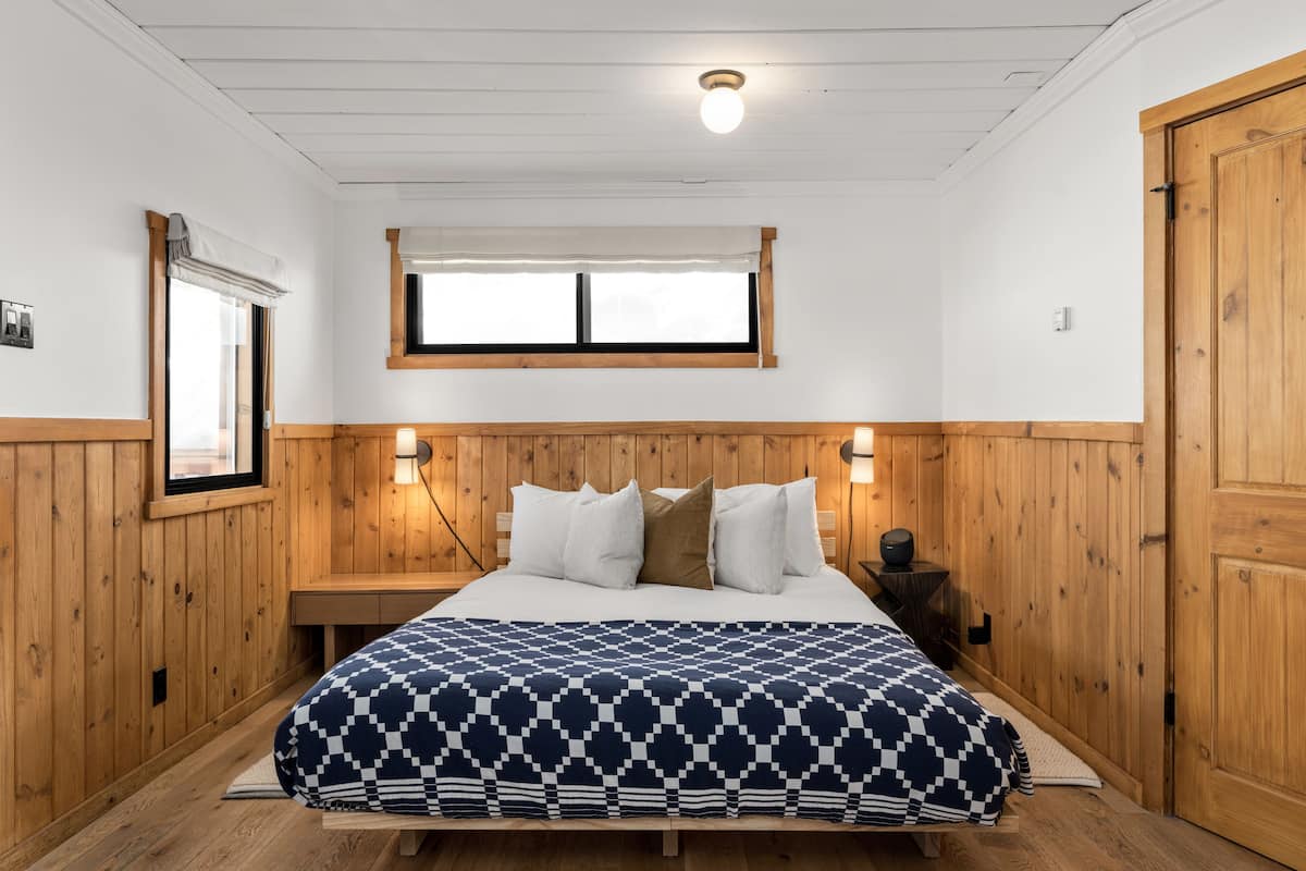 Basic Cabin, 2 Bedrooms, Non Smoking, Bathtub | Frette Italian sheets, premium bedding, down comforters