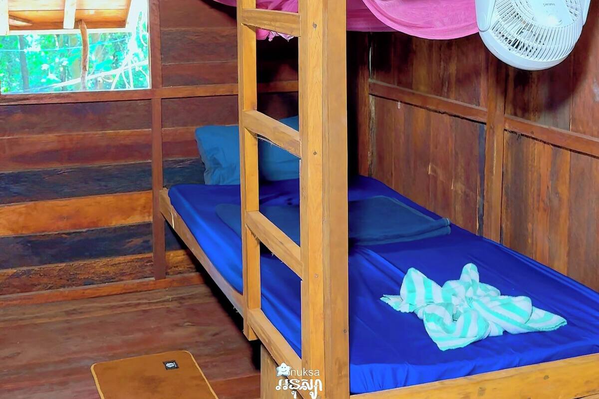 컴포트 공용 도미토리, 침실 여러 개 | 책상, 침대 시트