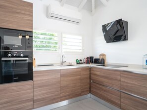 Fridge, microwave, oven, stovetop - Villa Colibri with unobstructed view 4 air-conditioned bedrooms private pool (Saint-François)