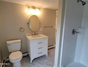 Hair dryer, towels, toilet paper - Ranch across from golf course !

 (Cresson)