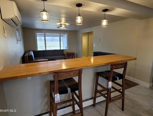 Ranch across from golf course !

