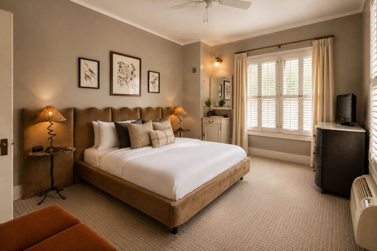 Quarto, 1 cama Queen | Camas com colchões de espuma com sistema de memória