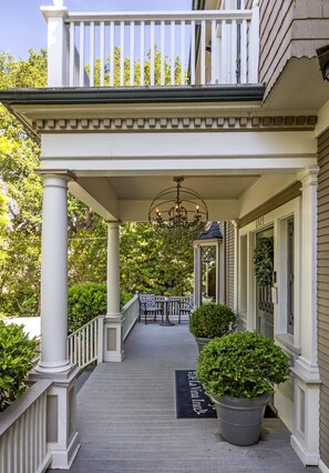 Exterior - The De La Vina Inn (Santa Barbara)