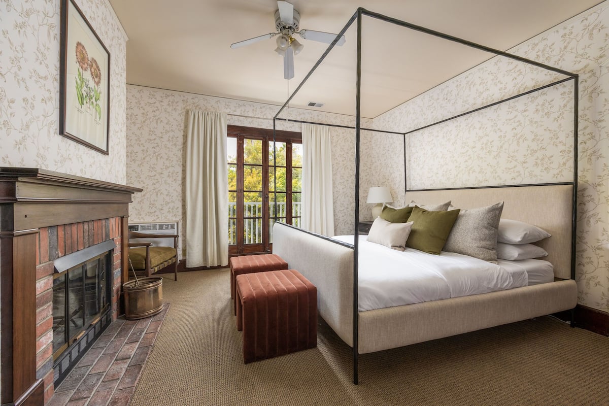 1 bedroom, memory foam beds, individually decorated