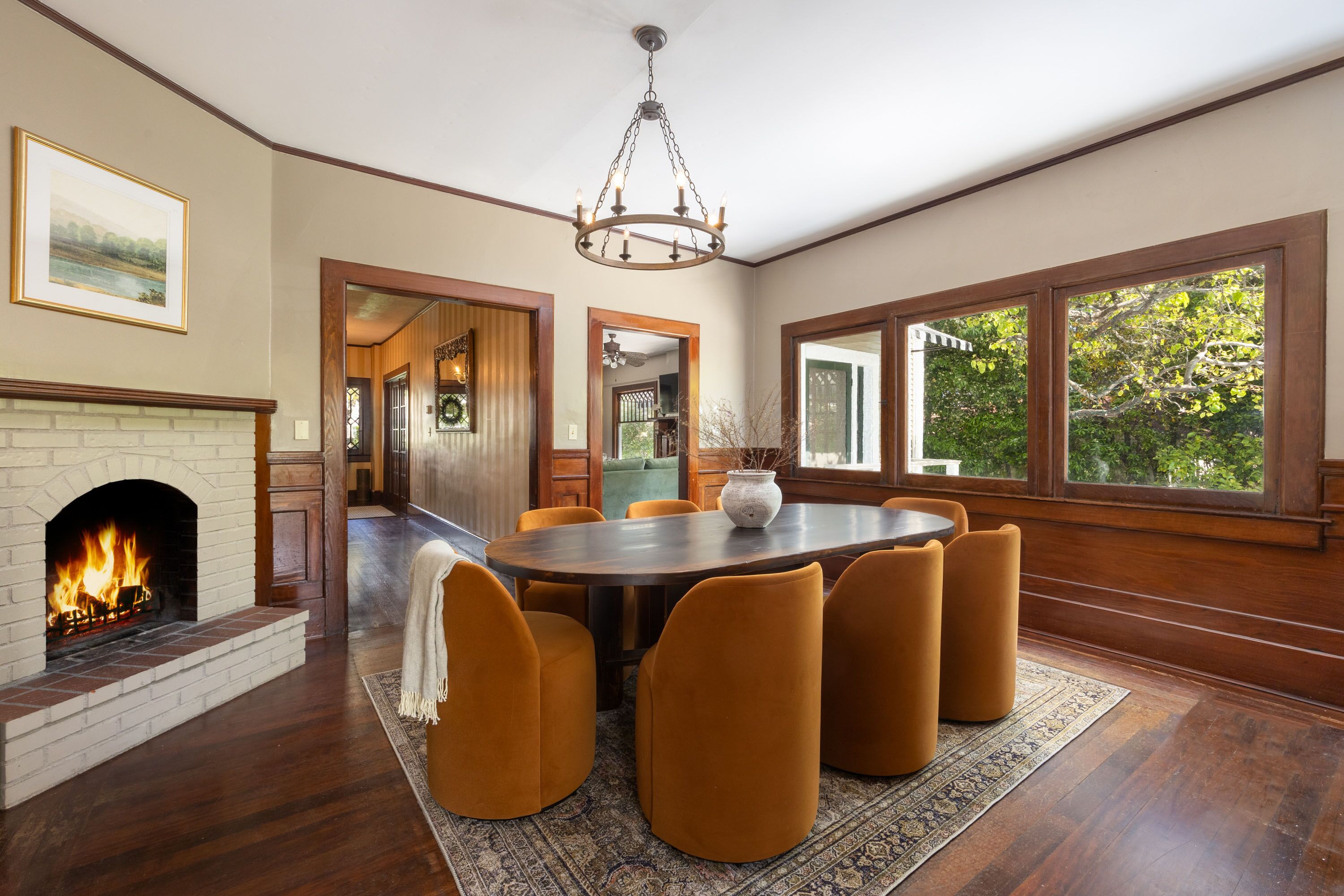 40-inch flat-screen TV with digital channels