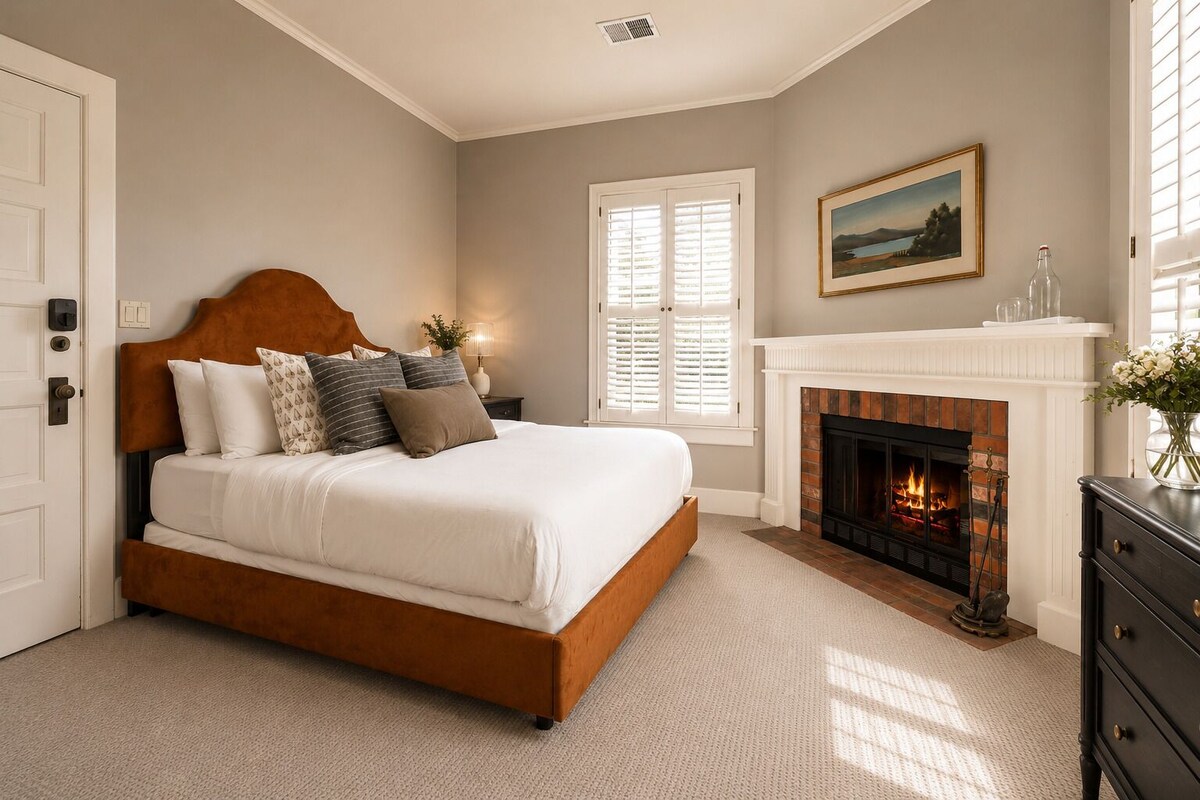Quarto, 1 cama Queen | Camas com colchões de espuma com sistema de memória