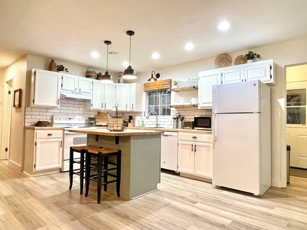 冰箱、微波炉、烤箱、炉灶