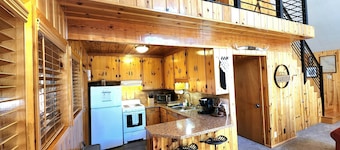 A-frame in Lakeside - King Bed, gas firepit, fenced yard