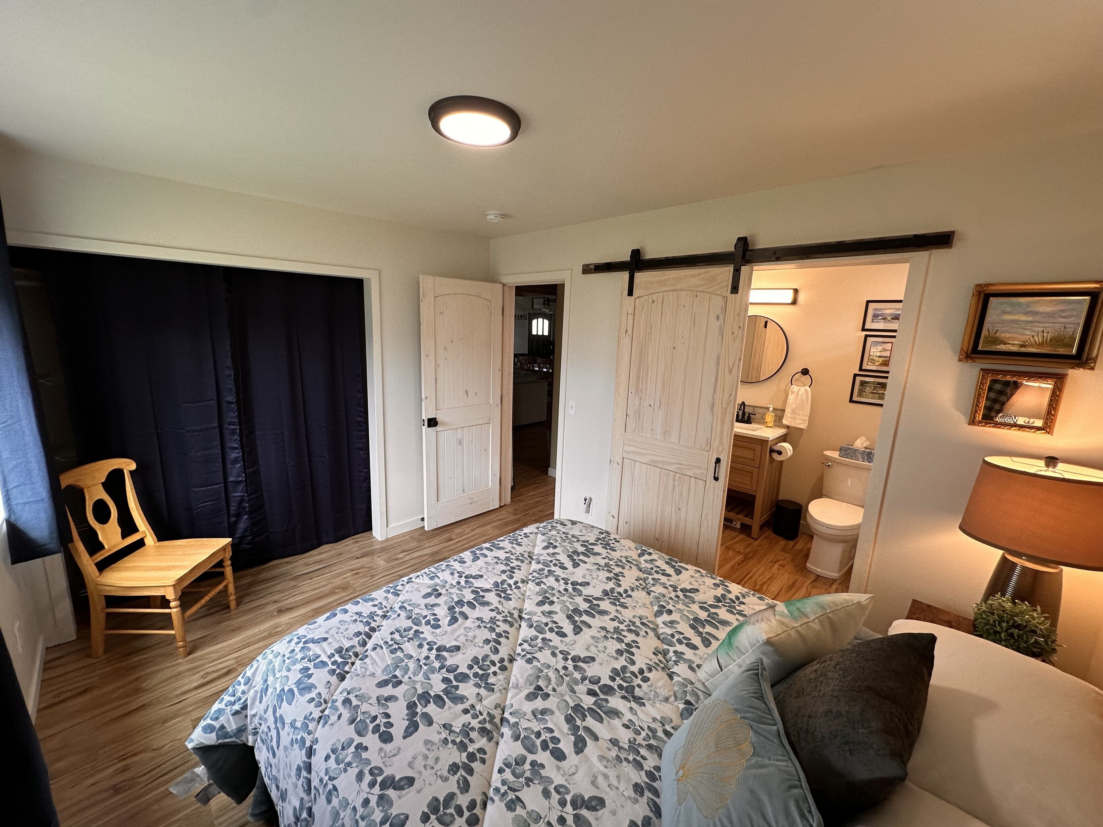 2 quartos, ferros/tábuas de passar roupa, Wi-Fi, roupa de cama