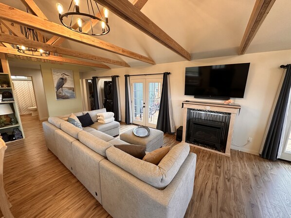 TV, fireplace, stereo