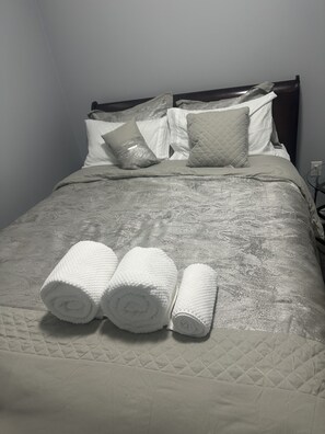 2 室のベッドルーム、アイロン / アイロン台、WiFi、ベッドシーツ