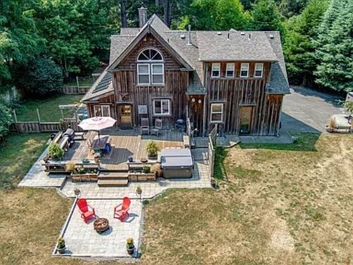 The Cabin at the Redwoods